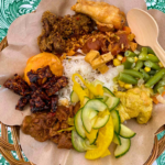 Wij serveren alles in authentieke rieten mandjes